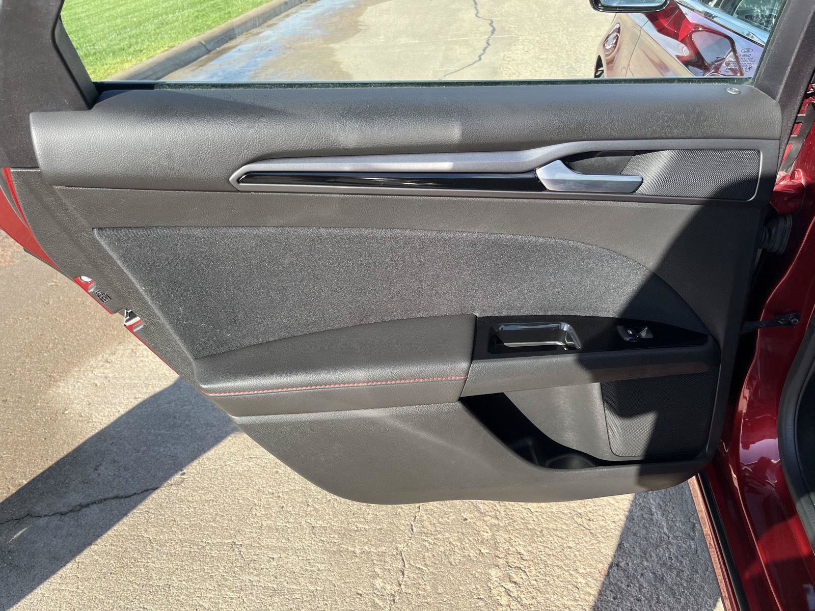 Used 2014 Ford Fusion SE FWD image 8