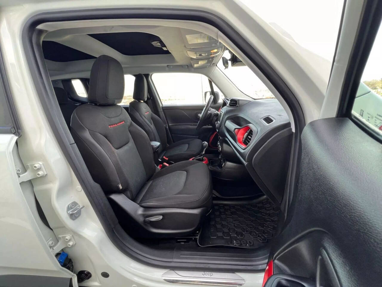 Used 2015 Jeep Renegade Trailhawk w/ Safety & Security Group I image 7