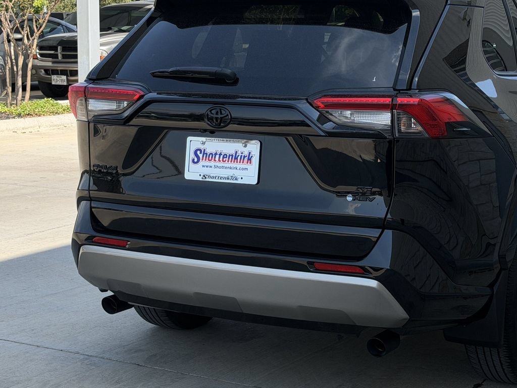 Used 2025 Toyota RAV4 SE AWD/4WD image 6