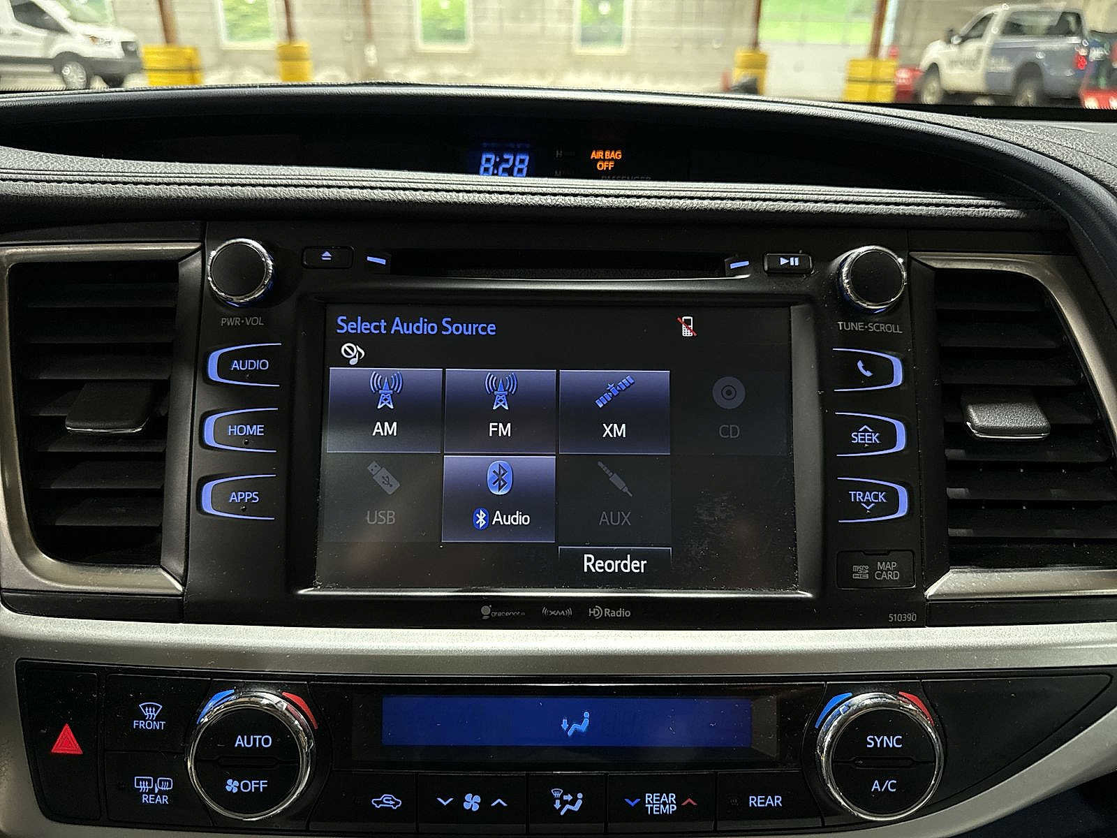 Used 2019 Toyota Highlander XLE AWD/4WD image 21