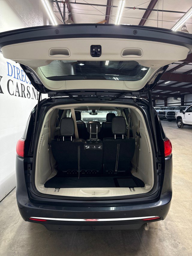 Used 2020 Chrysler Pacifica Touring-L image 33