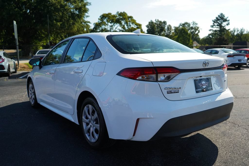 Used 2023 Toyota Corolla LE FWD image 3