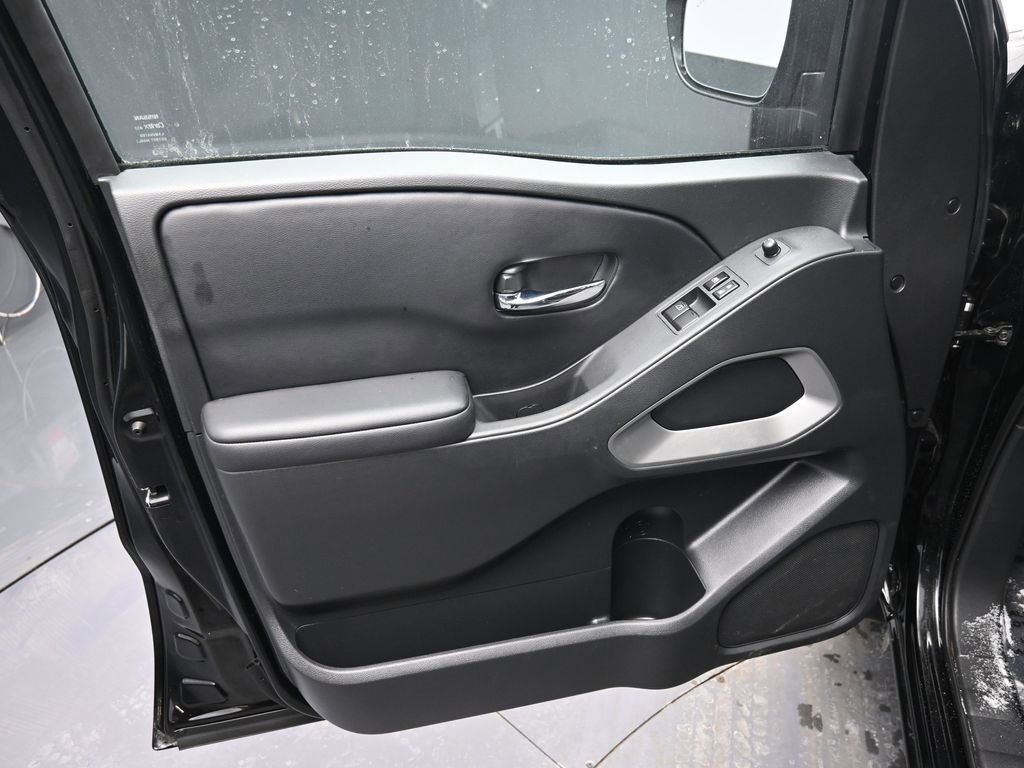 Used 2025 Nissan Frontier SV image 22