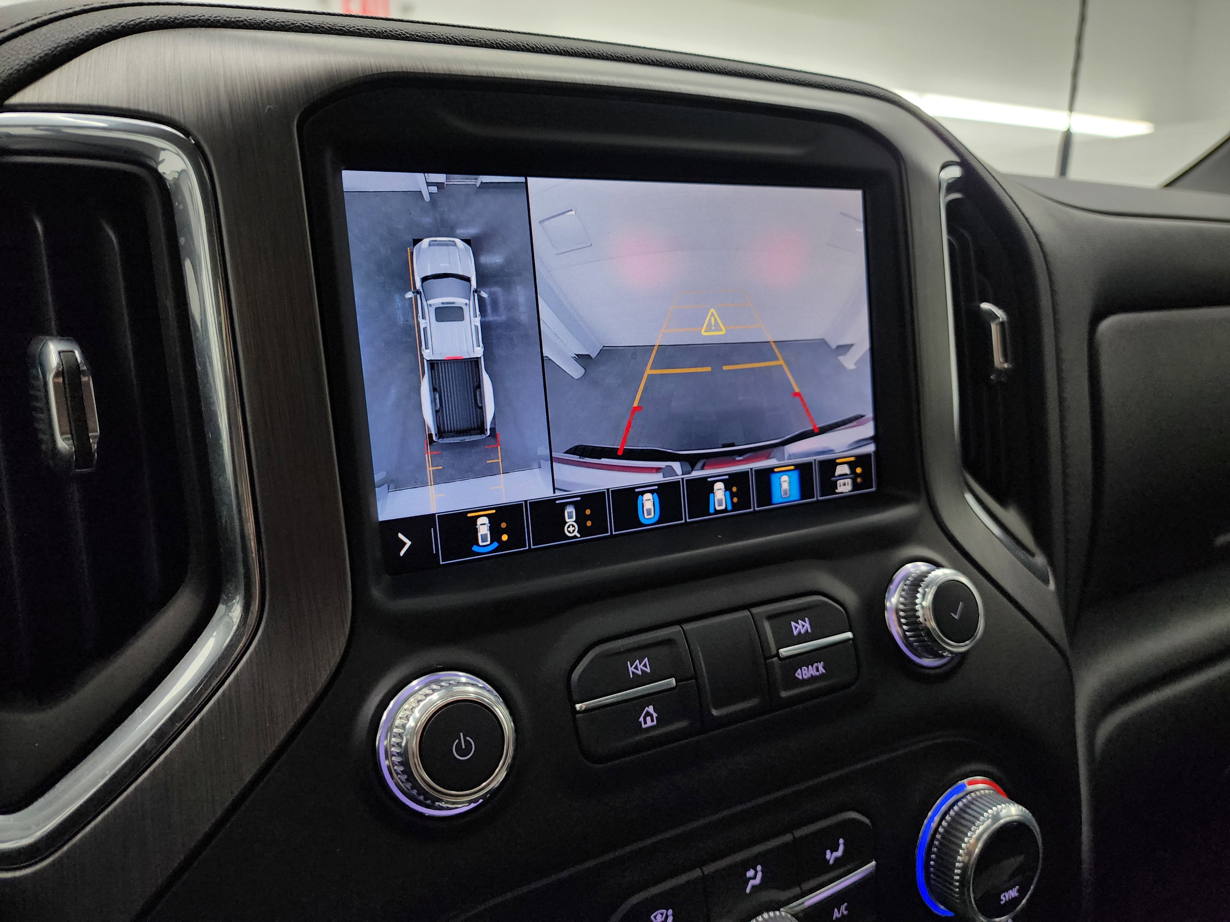 Used 2023 GMC Sierra 3500 Denali w/ Denali Ultimate Package image 17