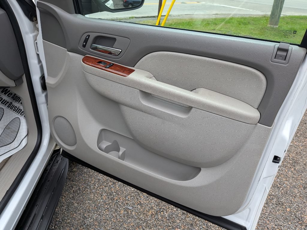 Used 2013 Chevrolet Tahoe LT RWD image 6