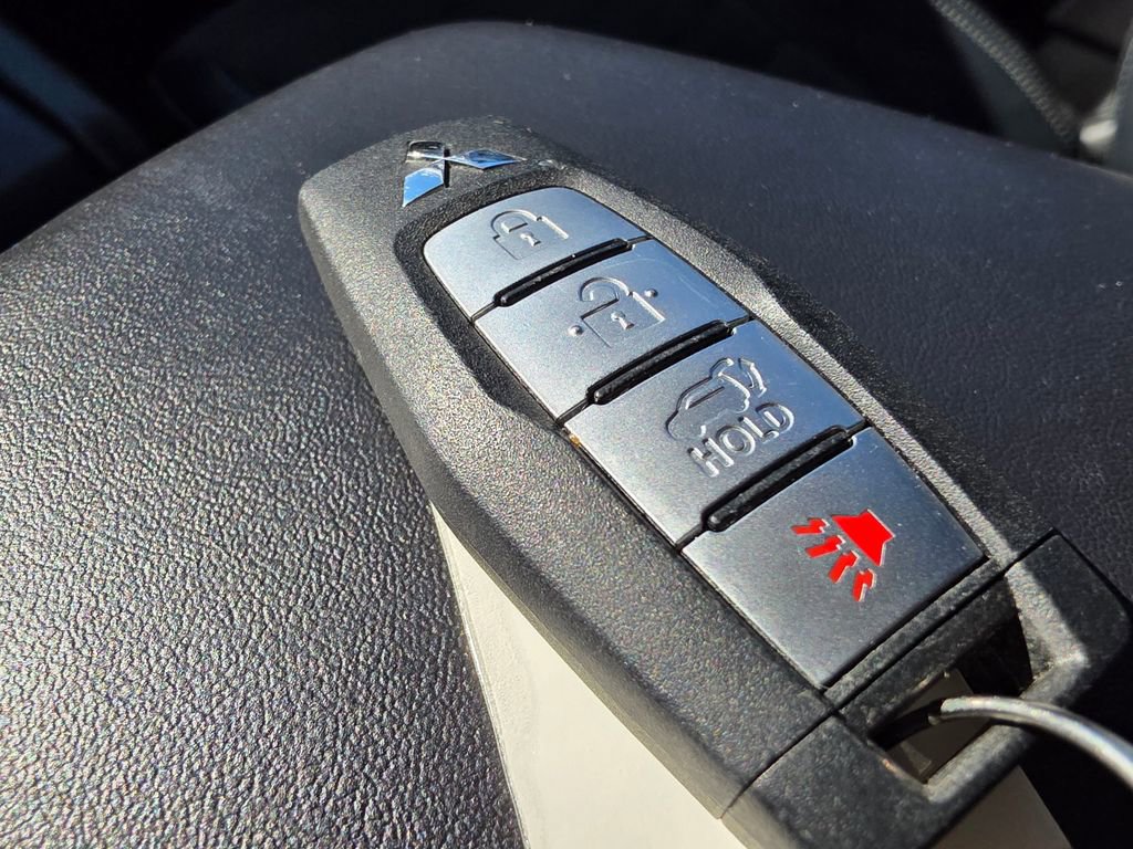 Used 2024 Mitsubishi Outlander SE image 30