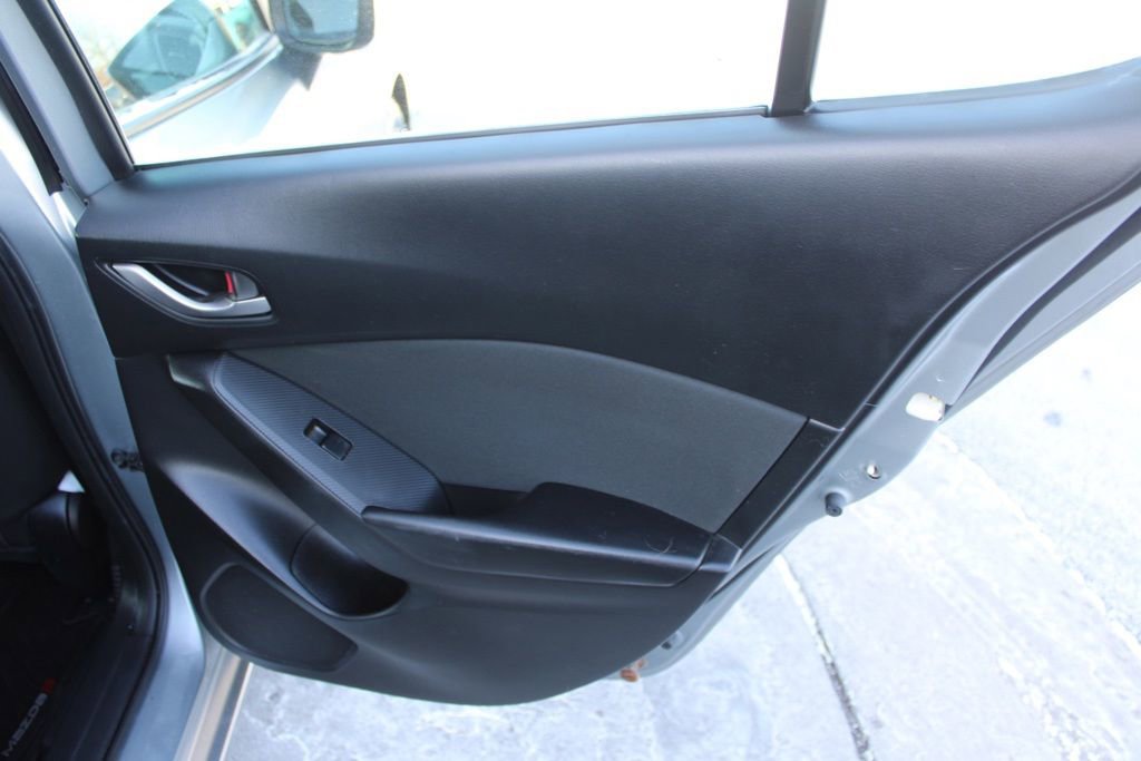 Used 2014 MAZDA MAZDA3 i Sport image 20