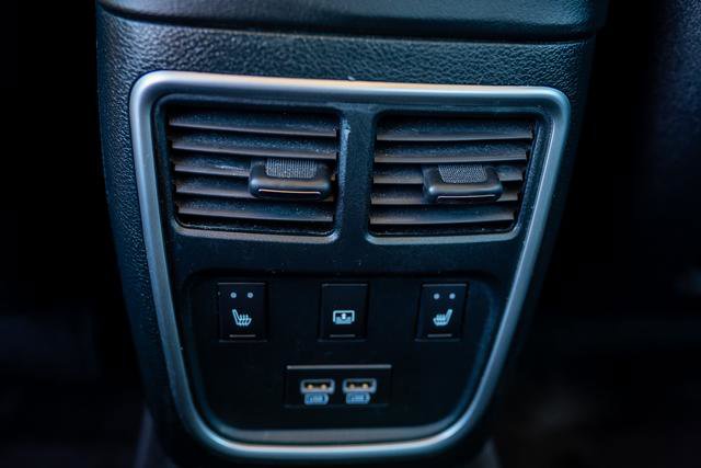 Used 2017 Chrysler 300 C RWD image 27