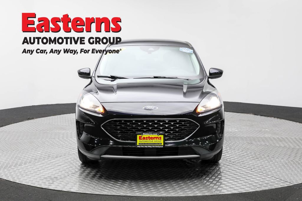 Used 2021 Ford Escape SE image 2