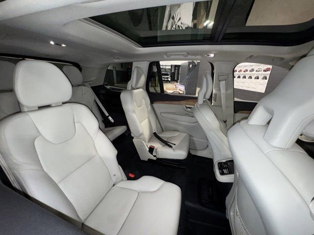 Used 2022 Volvo XC90 T6 Momentum w/ Advanced Package AWD/4WD image 11