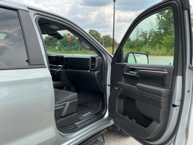 Used 2023 Chevrolet Silverado 1500 RST w/ Convenience Package II AWD/4WD image 18