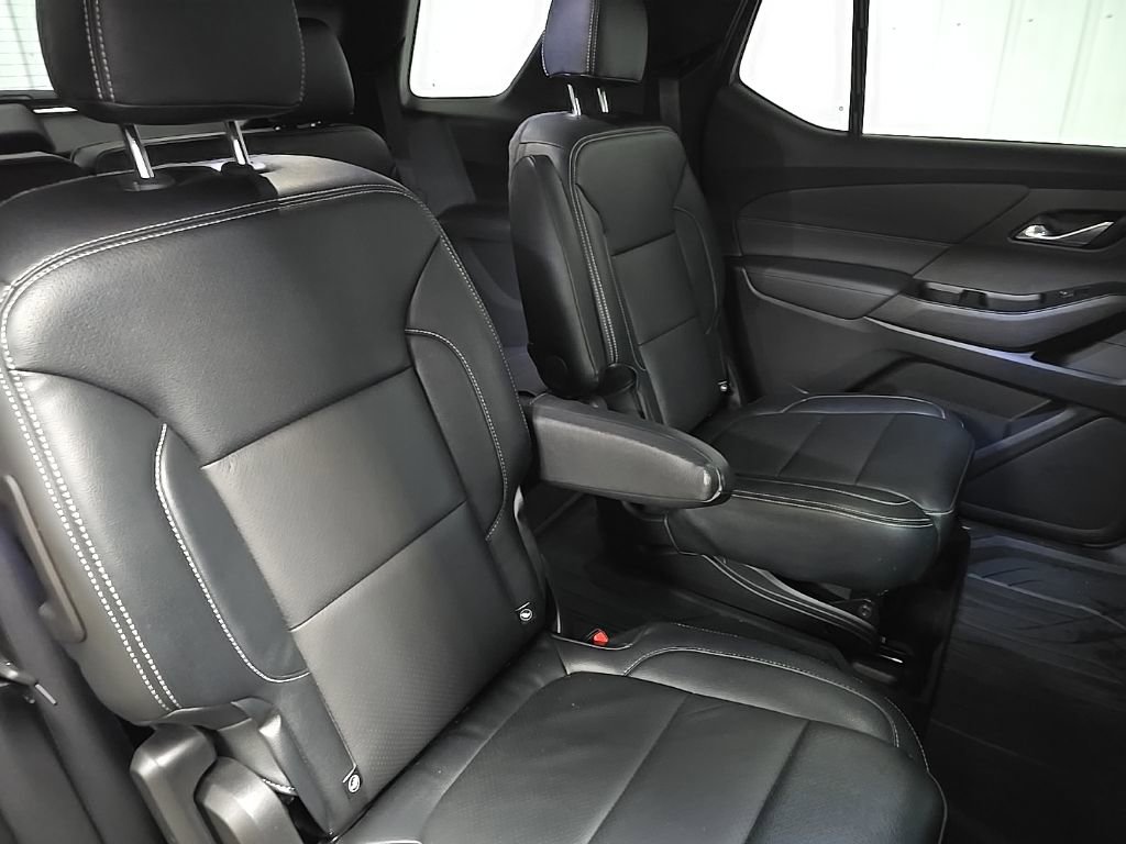 Used 2023 Chevrolet Traverse LT image 16