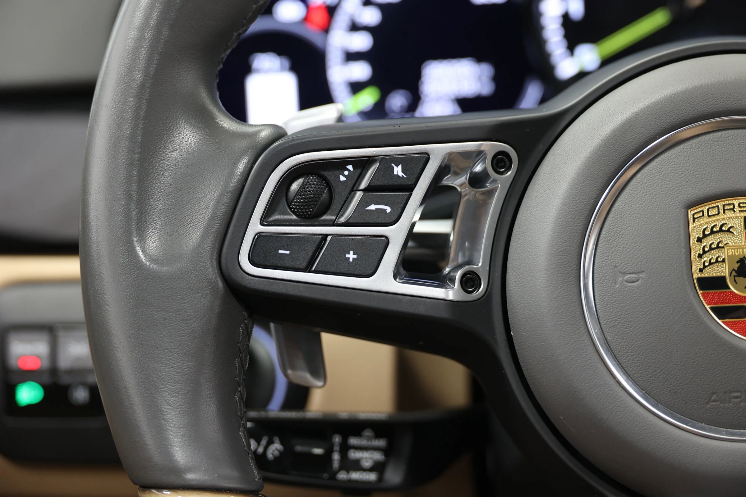 Used 2021 Porsche Cayenne Turbo S AWD/4WD image 29