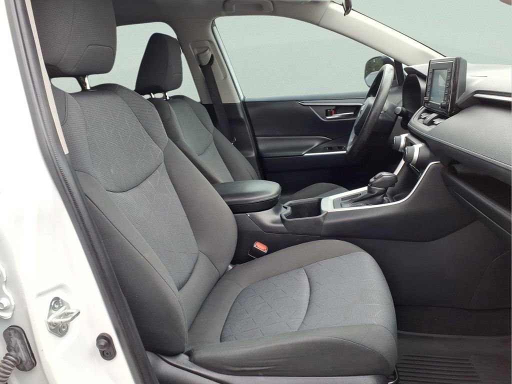 Used 2022 Toyota RAV4 XLE FWD image 14