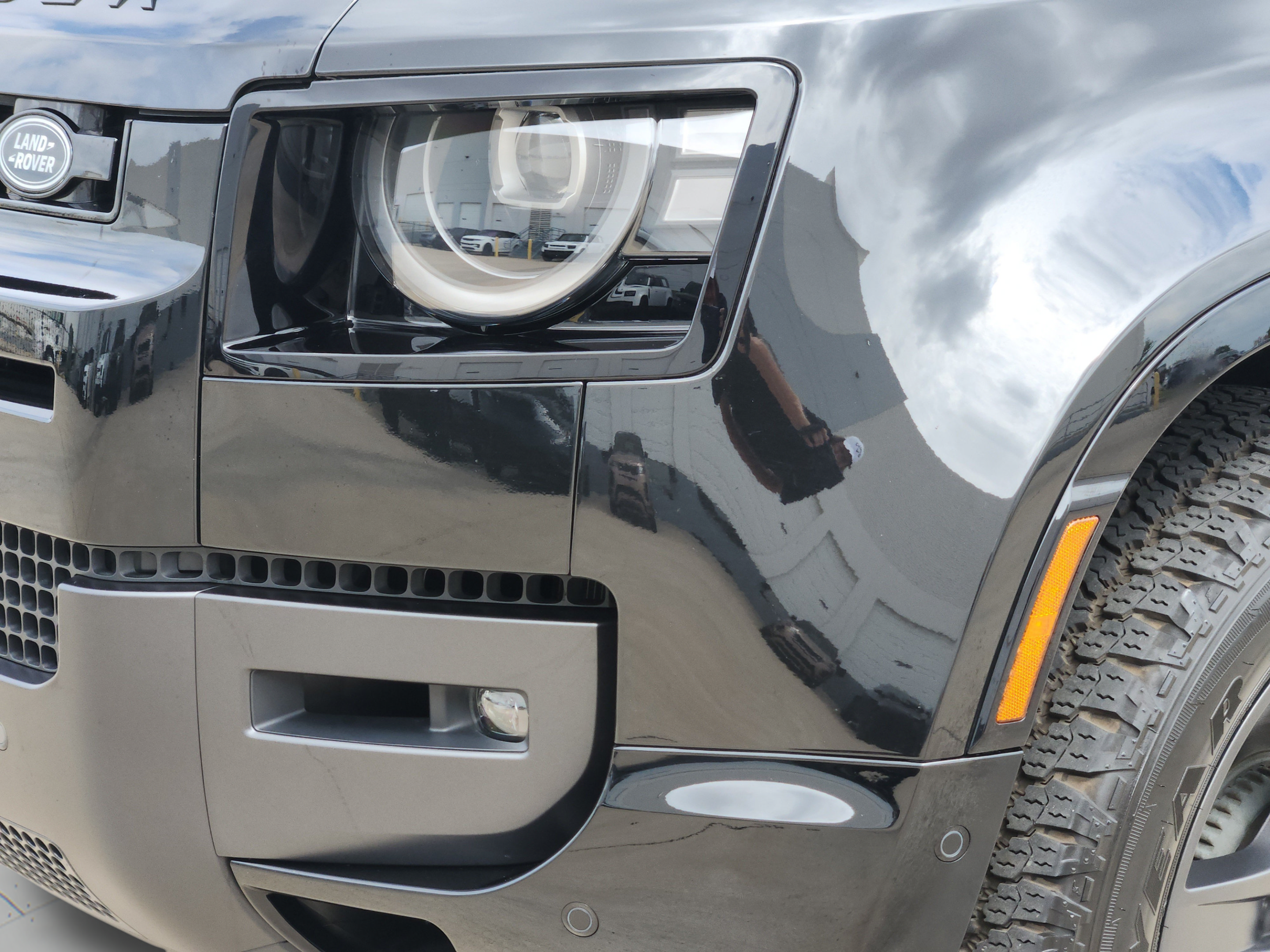 Used 2026 Land Rover Defender 110 X-Dynamic SE AWD/4WD image 9