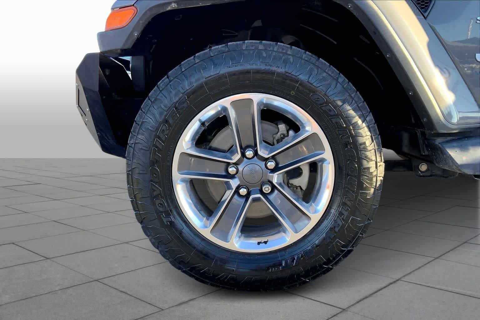 Used 2018 Jeep Wrangler Unlimited Sahara image 12