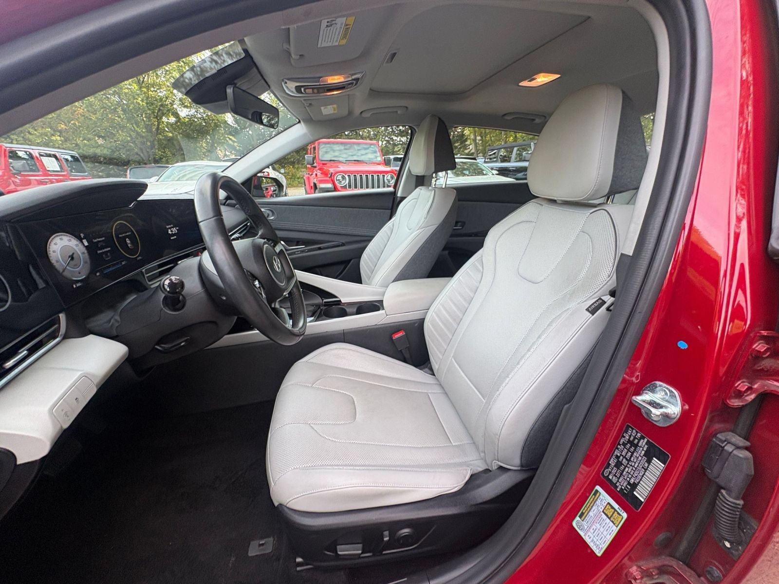 Used 2025 Hyundai Elantra Limited FWD image 25