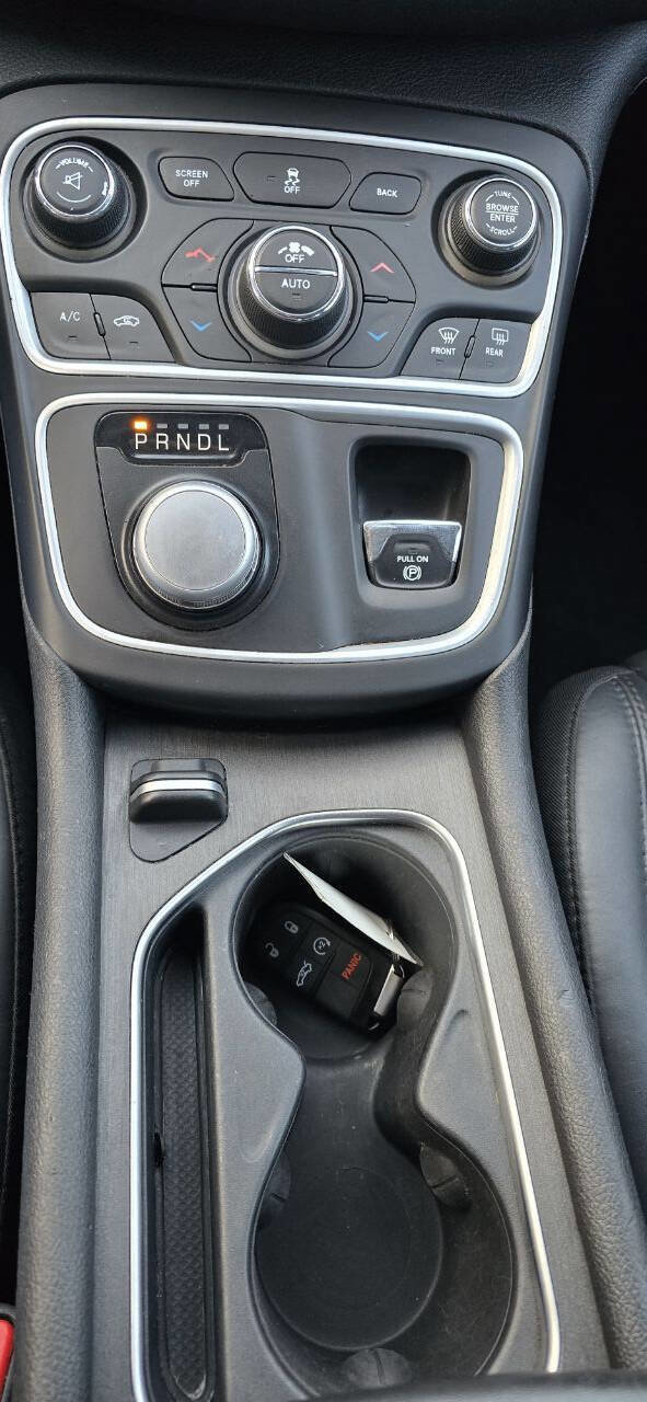 Used 2017 Chrysler 200 Limited Platinum w/ Comfort & Convenience Group image 19