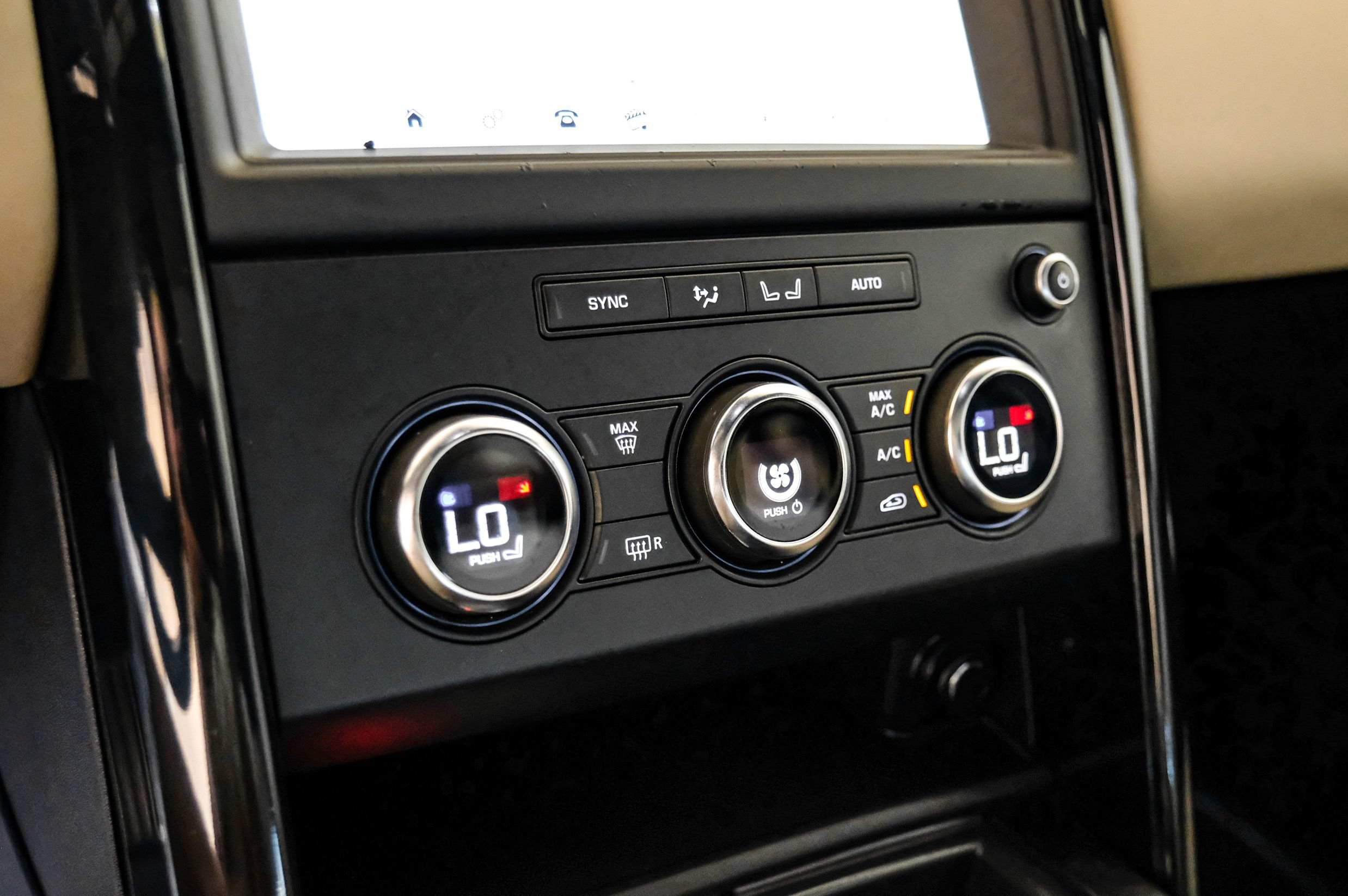 Used 2020 Land Rover Discovery SE AWD/4WD image 26