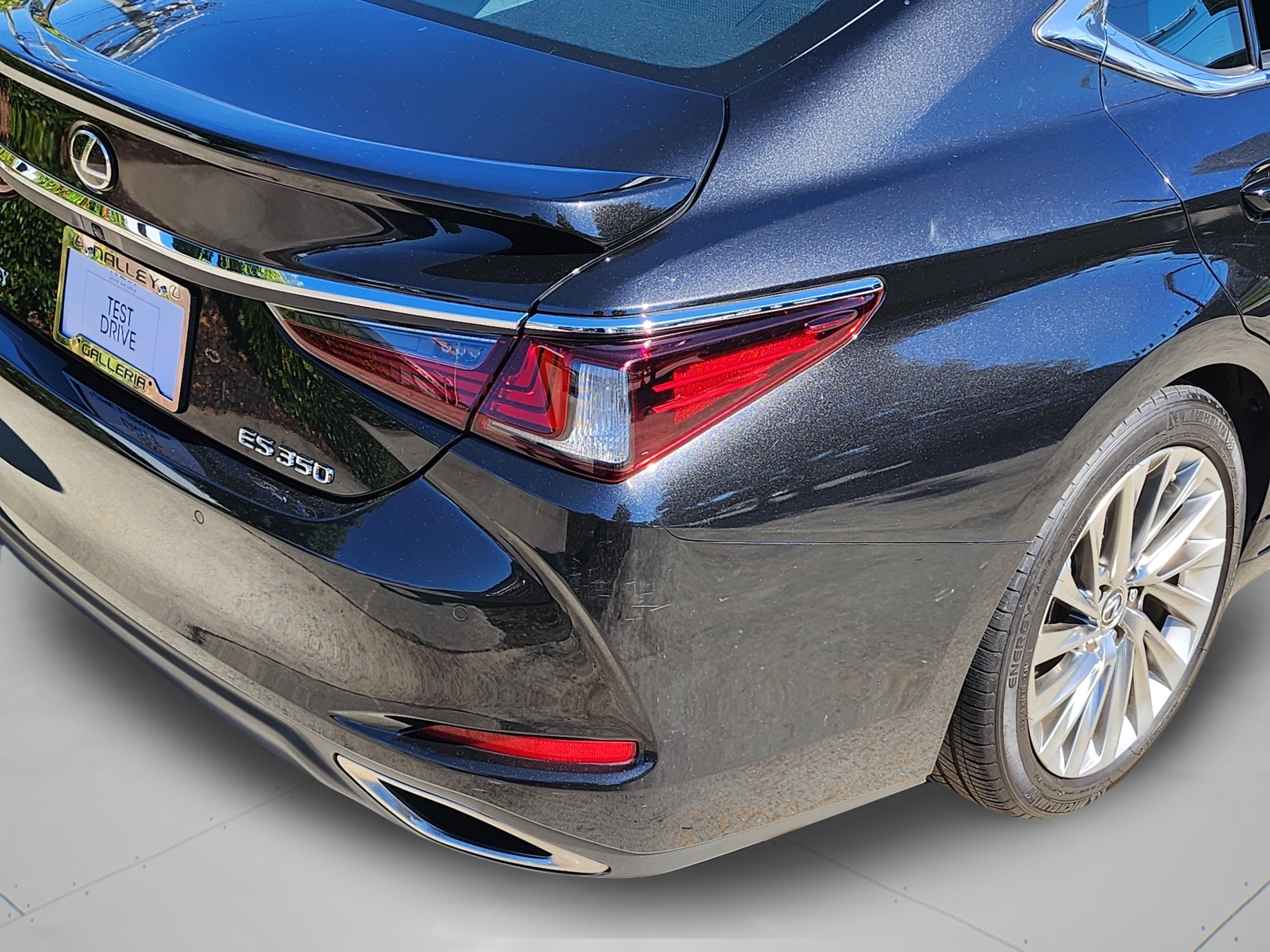 Certified 2022 Lexus ES 350 Ultra Luxury w/ Accessory Package 2 FWD image 9