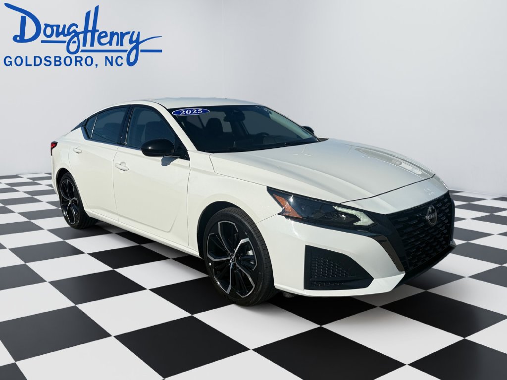 Used 2025 Nissan Altima 2.5 SR FWD image 7