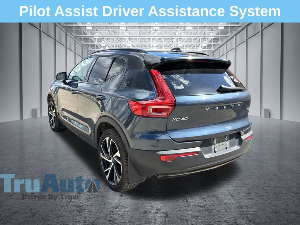 Used 2022 Volvo XC40 T5 R-Design w/ Advanced Package AWD/4WD image 5