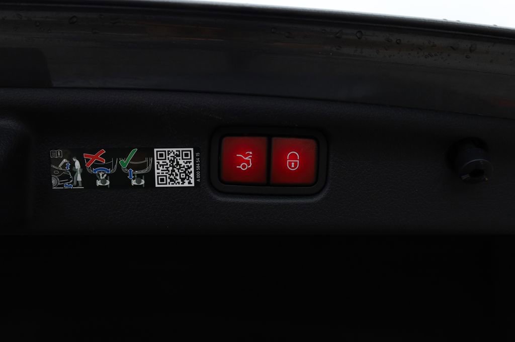 Used 2024 Mercedes-Benz C 300 Sedan image 7