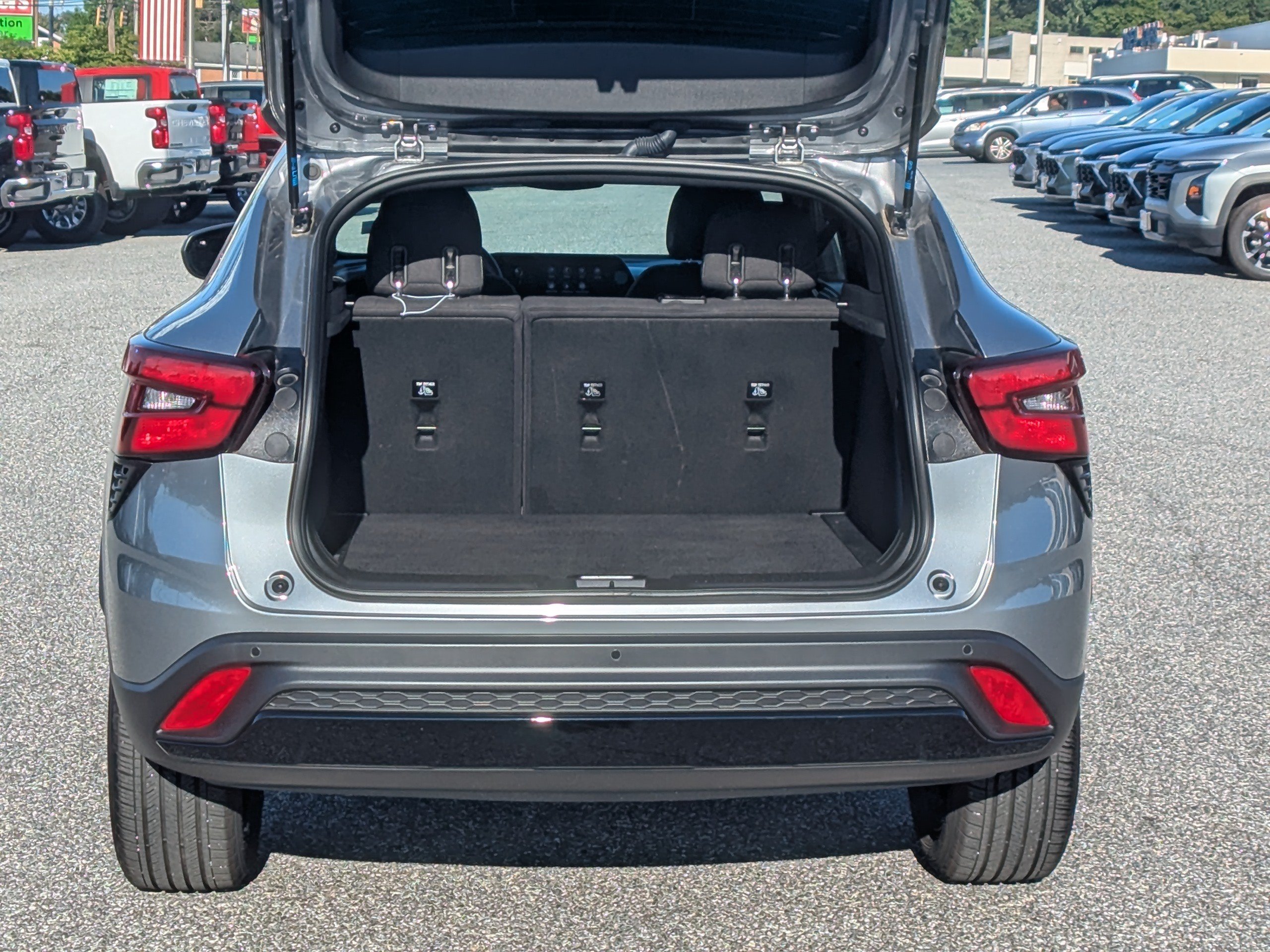 Used 2024 Chevrolet Trax RS w/ Driver Confidence Package FWD image 8