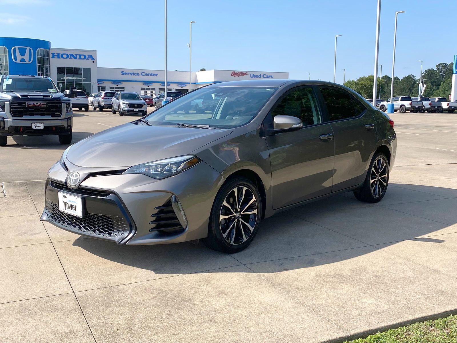 Used 2017 Toyota Corolla SE w/ Carpet Mat Package (TMS) FWD image 3