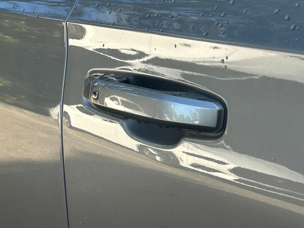 Used 2023 Chevrolet Suburban LT image 18