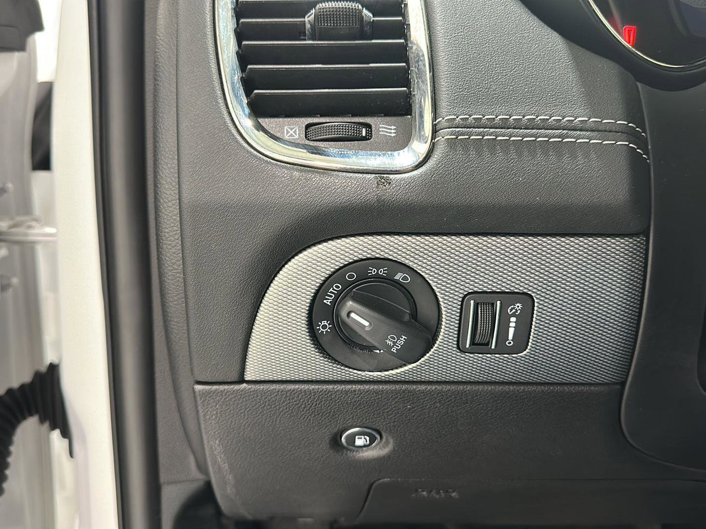 Used 2018 Dodge Durango SRT w/ SRT Interior Appearance Group image 17