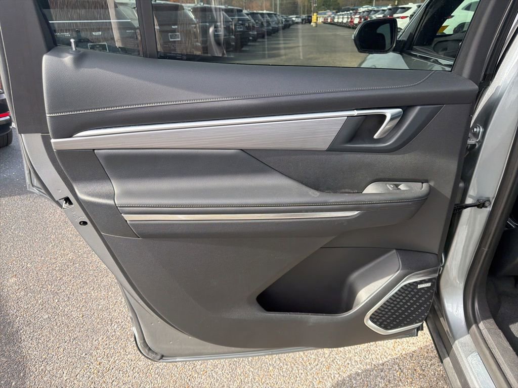 Used 2025 Buick Enclave Preferred image 18