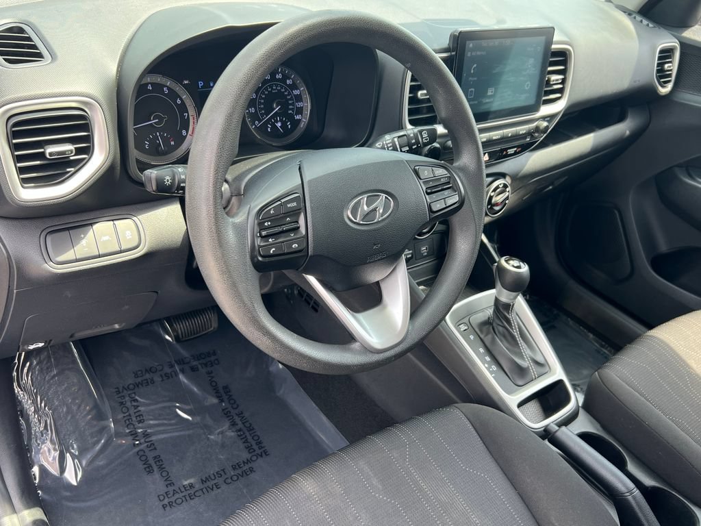 Used 2021 Hyundai Venue SE FWD image 17