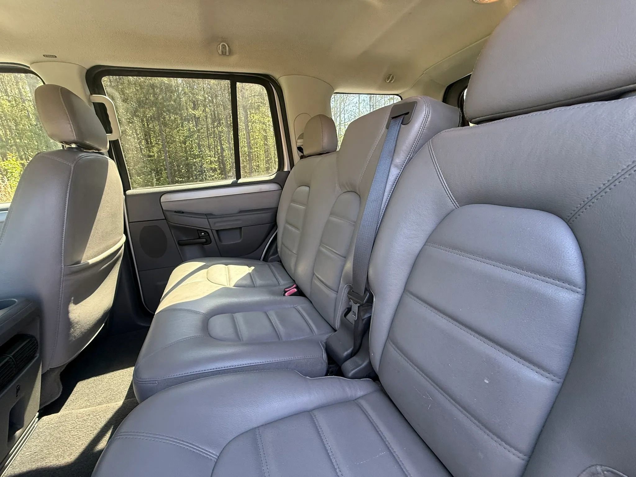 Used 2005 Ford Explorer Sport XLT image 17