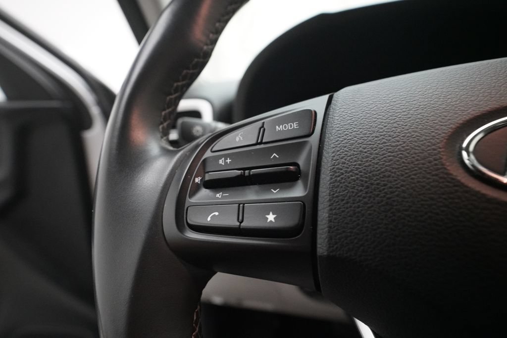 Used 2025 Hyundai Venue SEL FWD image 17