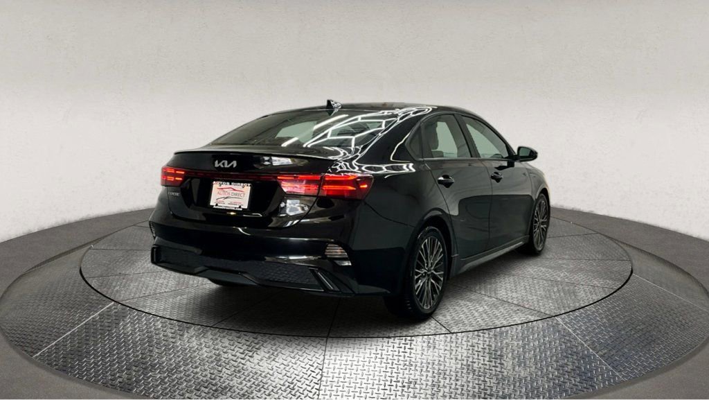 Used 2022 Kia Forte GT-Line w/ GT-Line Premium Package image 7