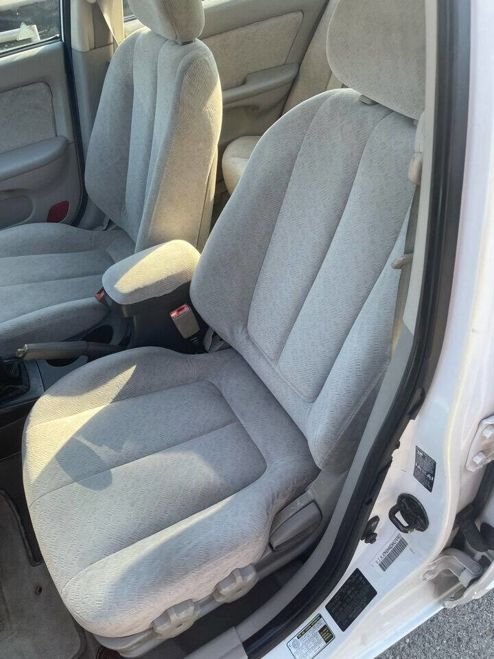 Used 2004 Hyundai Elantra GLS image 16