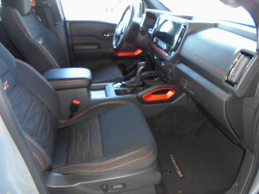Used 2025 Nissan Frontier Pro-X RWD image 8