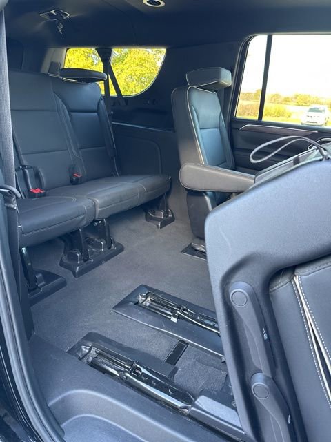 Used 2024 Chevrolet Suburban Premier image 39