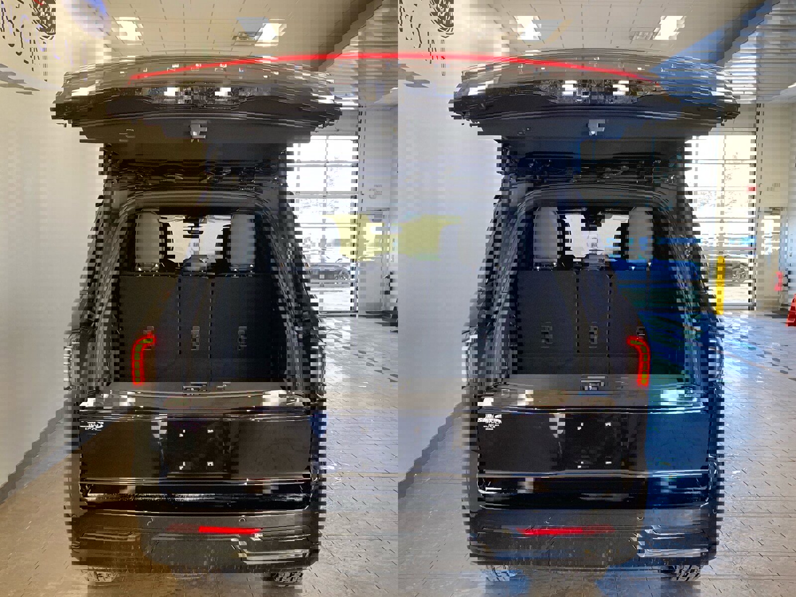 New 2026 Lincoln Navigator Reserve w/ Jet Appearance Package image 7