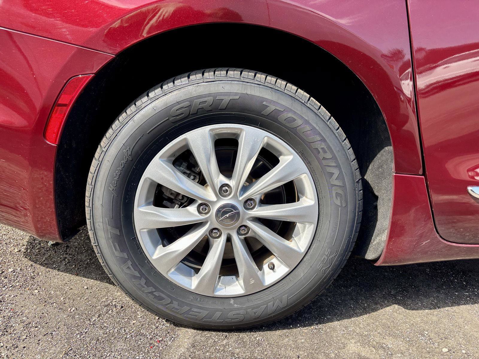 Used 2018 Chrysler Pacifica Touring-L Plus image 34