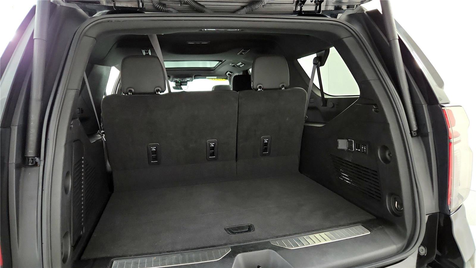 Used 2023 Chevrolet Suburban Premier w/ Premium Package 2 image 20