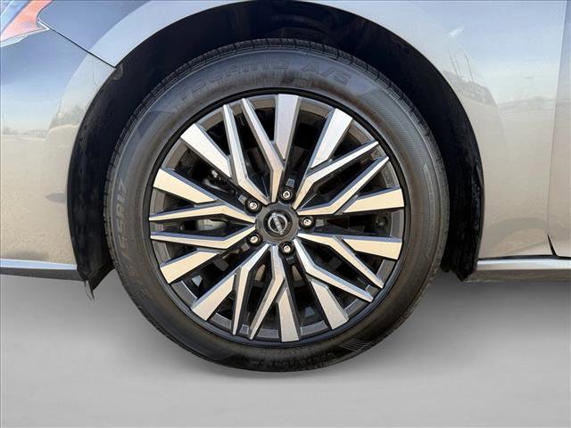 Used 2024 Nissan Altima 2.5 SV image 23