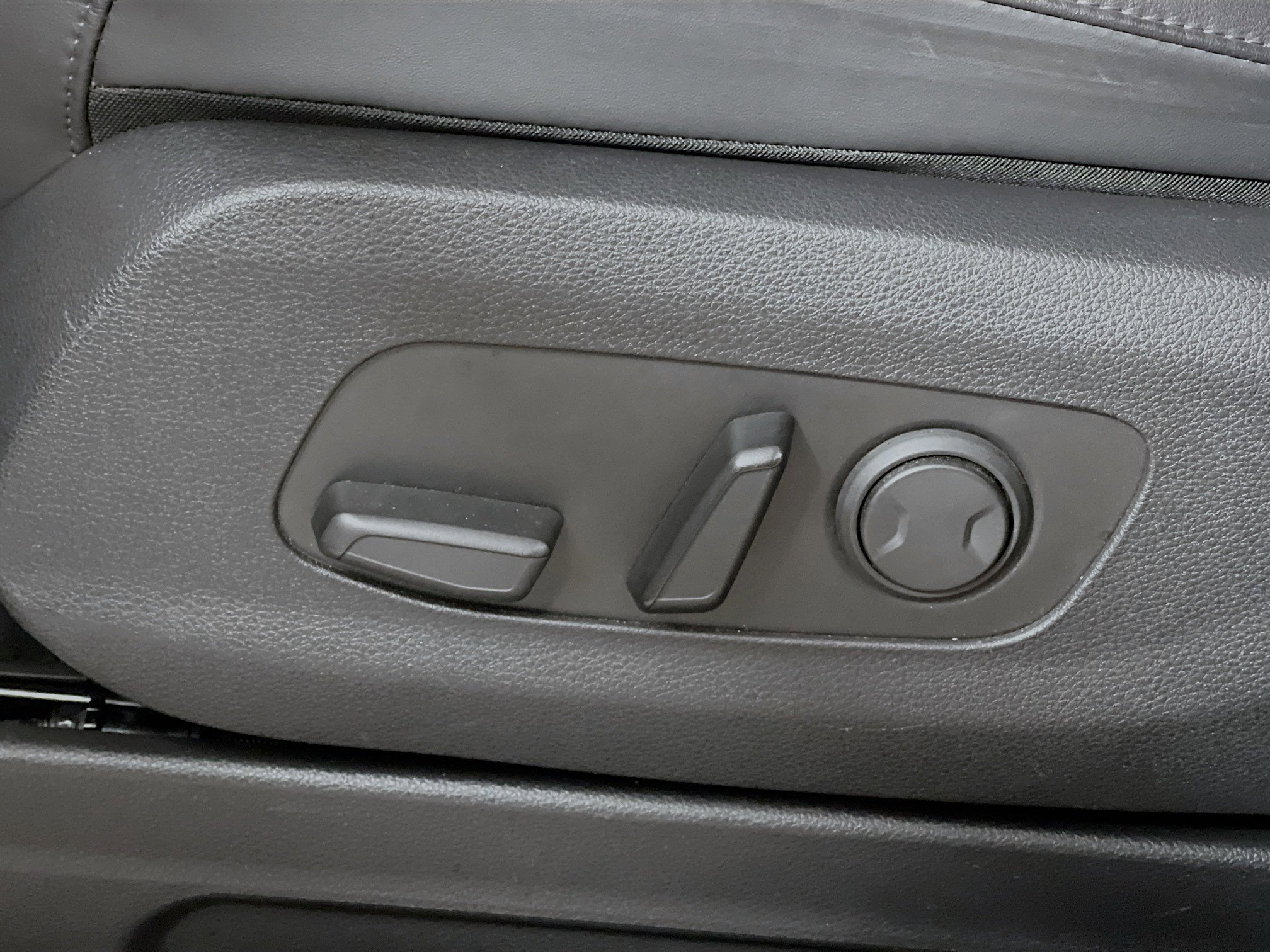 Used 2024 Kia Carnival LX image 16