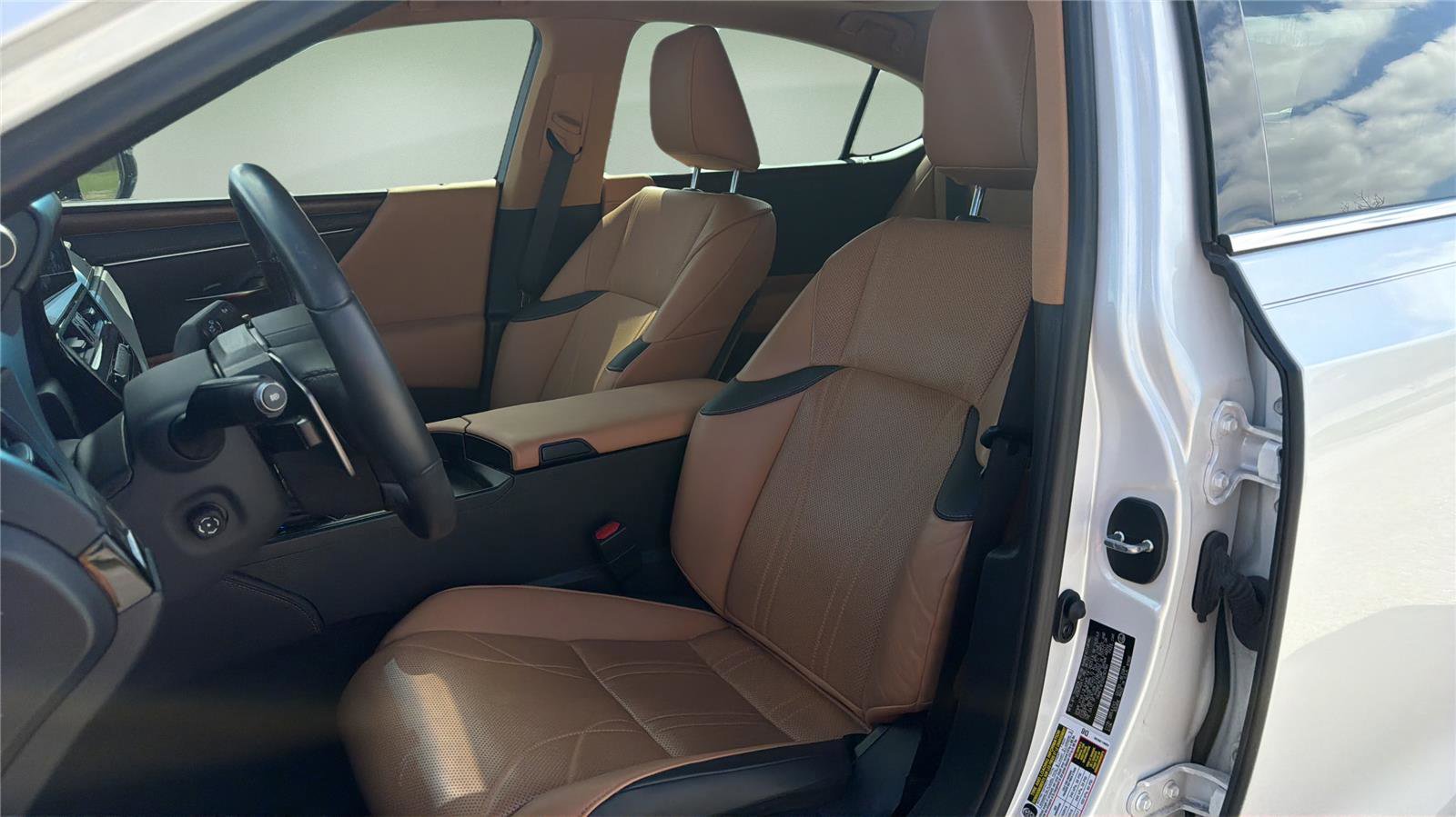 Used 2024 Lexus ES 350 w/ Technology Package image 11