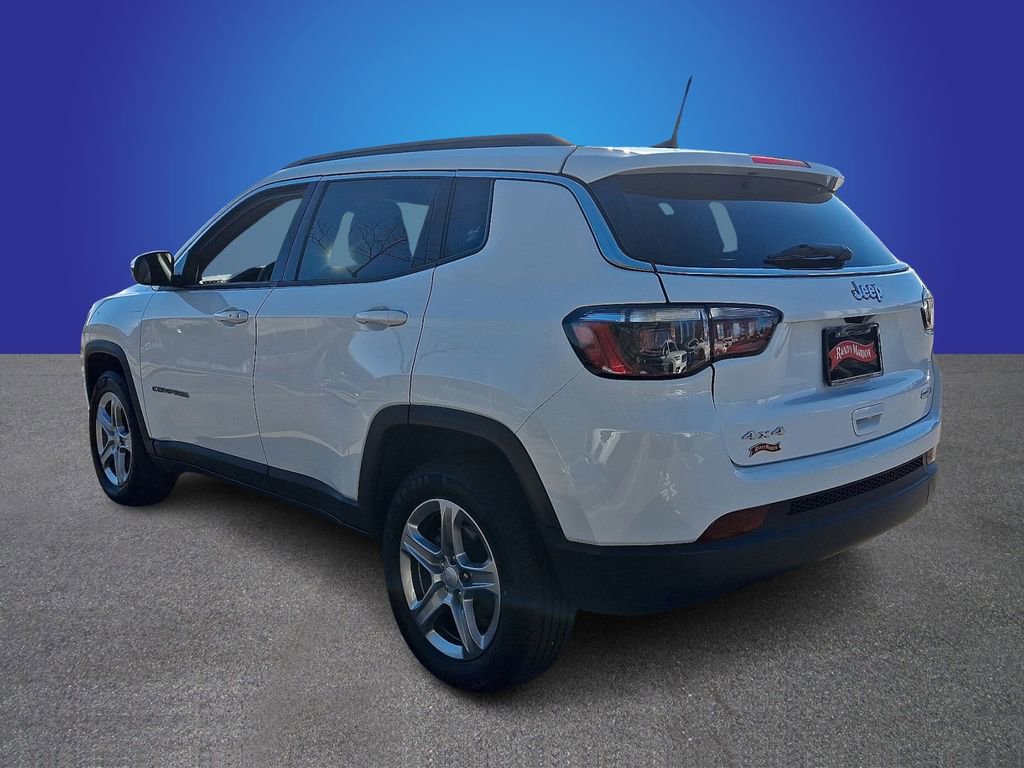 Used 2024 Jeep Compass Latitude image 4