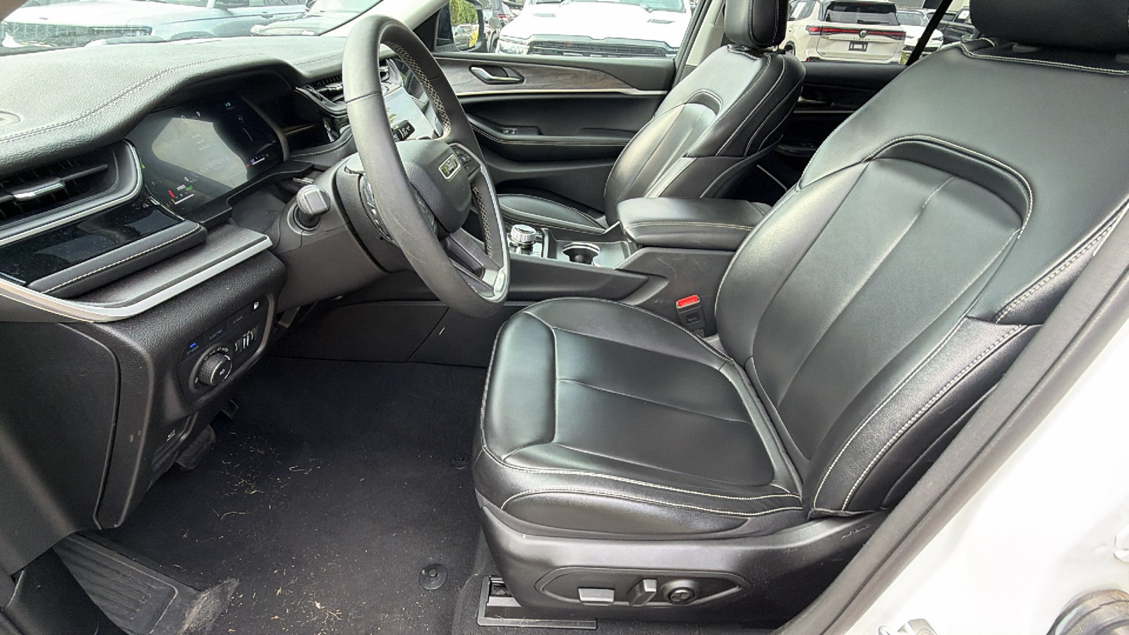 Used 2024 Jeep Grand Cherokee Limited 4xe AWD/4WD image 17