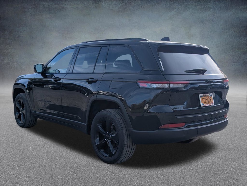 Used 2023 Jeep Grand Cherokee Limited w/ Black Appearance Package AWD/4WD image 5