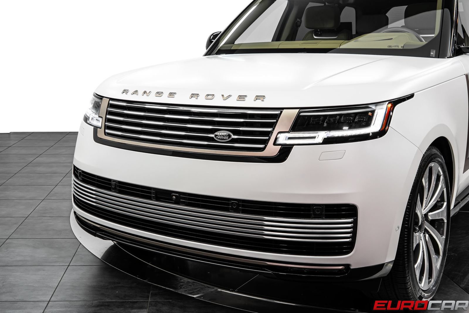 Used 2026 Land Rover Range Rover SV AWD/4WD image 12