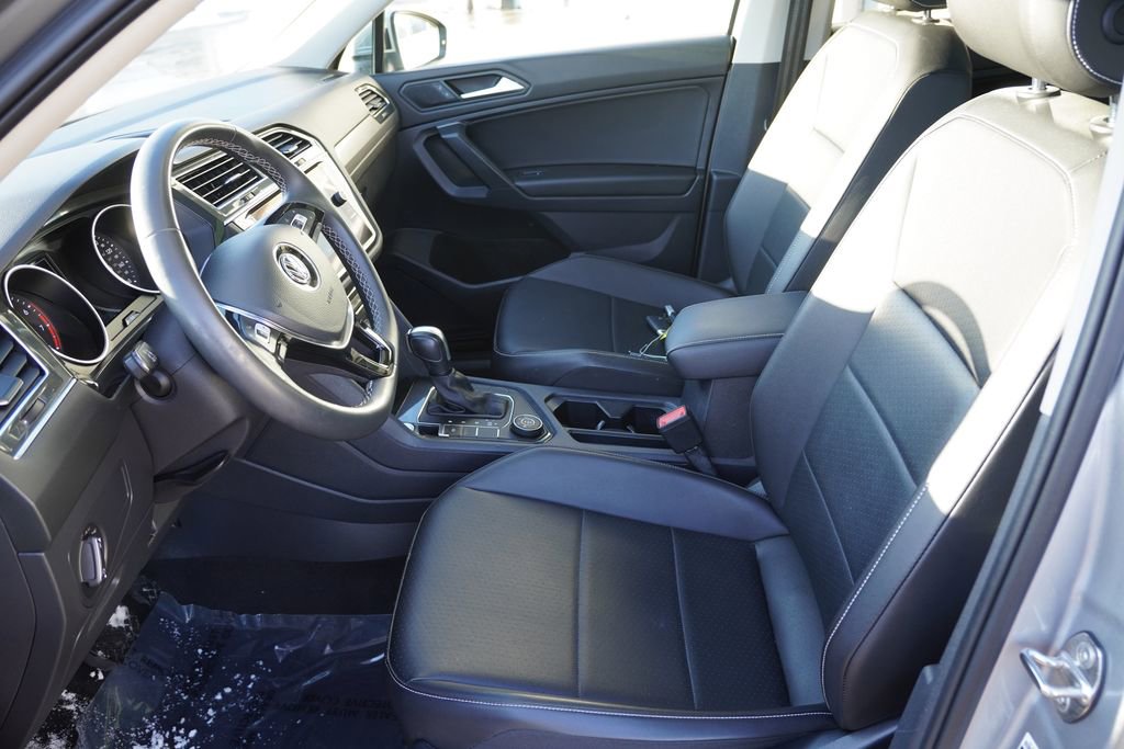 Used 2021 Volkswagen Tiguan SE w/ Panoramic Sunroof Package image 15